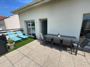 BnGo I Immense RoofTop Lyon I 2 chambres, 4 places parkings, 2 immenses terrasses, 8 personnes