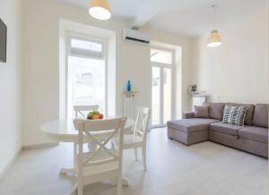 Quiet with large terrace in Spanish Steps area