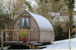 Knapp Farm Glamping Puki Pod - 厄维召特
