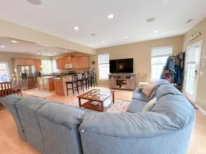 5 Bedroom Home in Old Homestead II - Huron