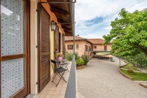 Apartment with Garden View