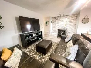 Side-by-Side Family Apartments - Sleeps 15 Total - Sandusky