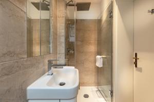 Falkenstein Grand, Autograph Collection