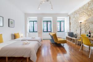 Host Wise - Modern Studios with Terrace - Walk Everywhere