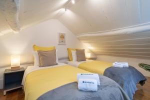 Host Wise - Modern Studios with Terrace - Walk Everywhere