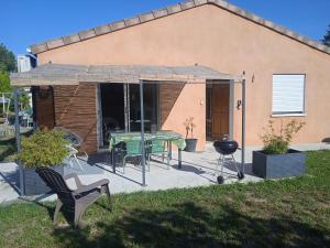 Maisons de vacances Maison climatisee a la campagne, jardin, terrasse : photos des chambres