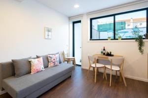 Host Wise - Modern Studios with Terrace - Walk Everywhere