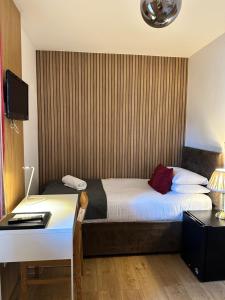 Small Single Room room in The Churchill Court