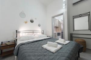 Pure and Simple Santorini