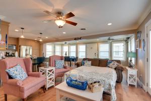 Colorful Beachside Oasis! Galveston Family Home