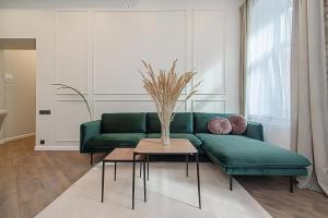 FREE PARKING Old Town Central Station Apart with Balcony