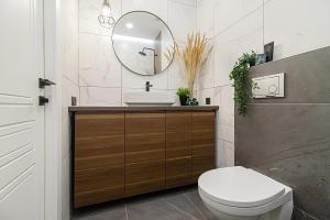 FREE PARKING Old Town Central Station Apart with Balcony