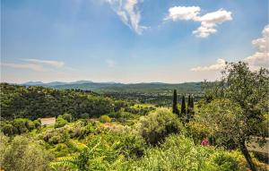 Maisons de vacances Amazing home in Callian with Outdoor swimming pool, WiFi and 3 Bedrooms : photos des chambres