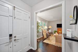 Greensboro Golf Getaway - 9 Mi to Downtown!