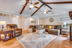 Decatur Vacation Rental with Patio! - Hartselle