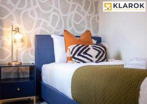 Four Bedroom Semi Detached House By Klarok Accommodation Peterborough With Free Parking & Garden