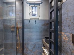 Appartements Appartement skis aux pieds avec parking et wifi au coeur de Val-d’Isere - FR-1-694-317 : photos des chambres