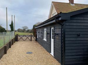 Near Woodbridge The Annexe Eyke Fantastic views with Dog secure Garden and Paddock