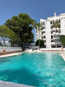 Bright & Cozy studio in the center of Puerto Banus, pool and terrace. - Nueva Andalucia