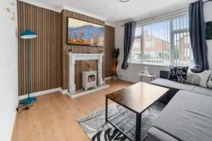 Exclusive Deals l Last-Minute Specials l Townhouse with Sleeps 6 l Braunstone Town , Leicester l By Zen Nights Short Lets & Serviced Accommodations - Enderby