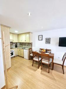 PANDORA City Center Apartment by SunCastle apartamentos