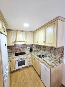 PANDORA City Center Apartment by SunCastle apartamentos