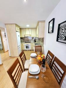 PANDORA City Center Apartment by SunCastle apartamentos