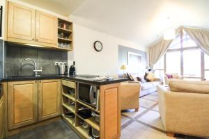 Exceptional 3 bed Penthouse with fireplace and stunning views