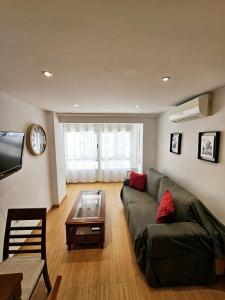 PANDORA City Center Apartment by SunCastle apartamentos