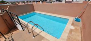 Homes of Spain, Apartamentos Paraiso , Ed Palmerston, Atico K a pie de playa, piscina privada en solarium, WiFi