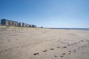 Beach View - 2 Bedroom Apartment - Llanelli