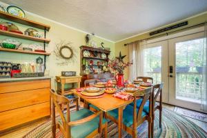 Pet-Friendly Retreat w Mtn Views in Sylva!