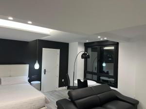 Black and White Suite "La Marinera"