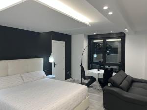 Black and White Suite "La Marinera"