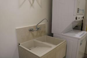 18G Luxury Oceanview with Roof Top Pool