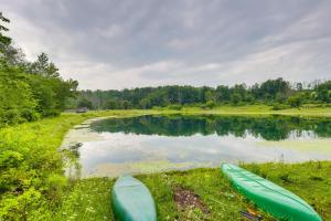 Mtn-View Middlebury Center Cabin Deck and Grill!