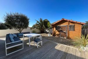 Maisons de vacances Nice house with garden near the sea : Maison de Vacances