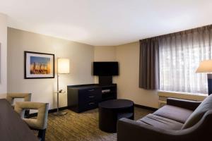 Sonesta Simply Suites St Louis Earth City