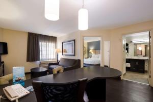 Sonesta Simply Suites St Louis Earth City