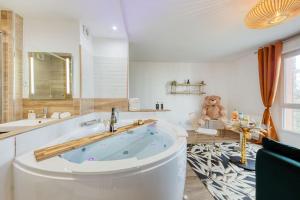 Appartements Suite love Jacuzzi : photos des chambres