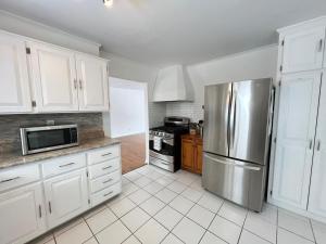 Letitia Heights !E Spacious and Quiet Private Bedroom with Private Bathroom