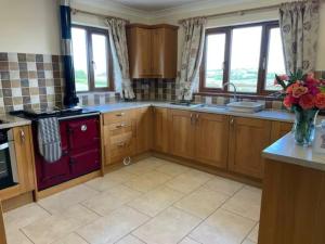 Sunny Bank- Countryside Escape with Private Hot Tub and countryside views