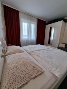 Apartments with parking space Palit, Rab - 4983