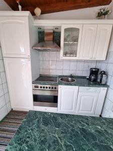 Apartments with parking space Palit, Rab - 4983