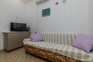 Apartments by the sea Sumpetar, Omis - 949