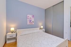 Apartments with a parking space Mali Losinj (Losinj) - 7879