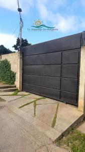 Habitación Triple Equipada, Posada Villa Mayo a 5 minutos de Playa Parguito