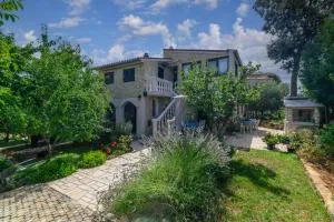 Apartments with a parking space Kavran, Marcana - 14109 - Kavran