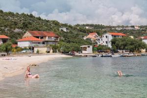 Family friendly apartments with a swimming pool Poljica, Trogir - 21592