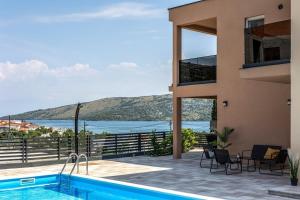 Family friendly apartments with a swimming pool Poljica, Trogir - 21592